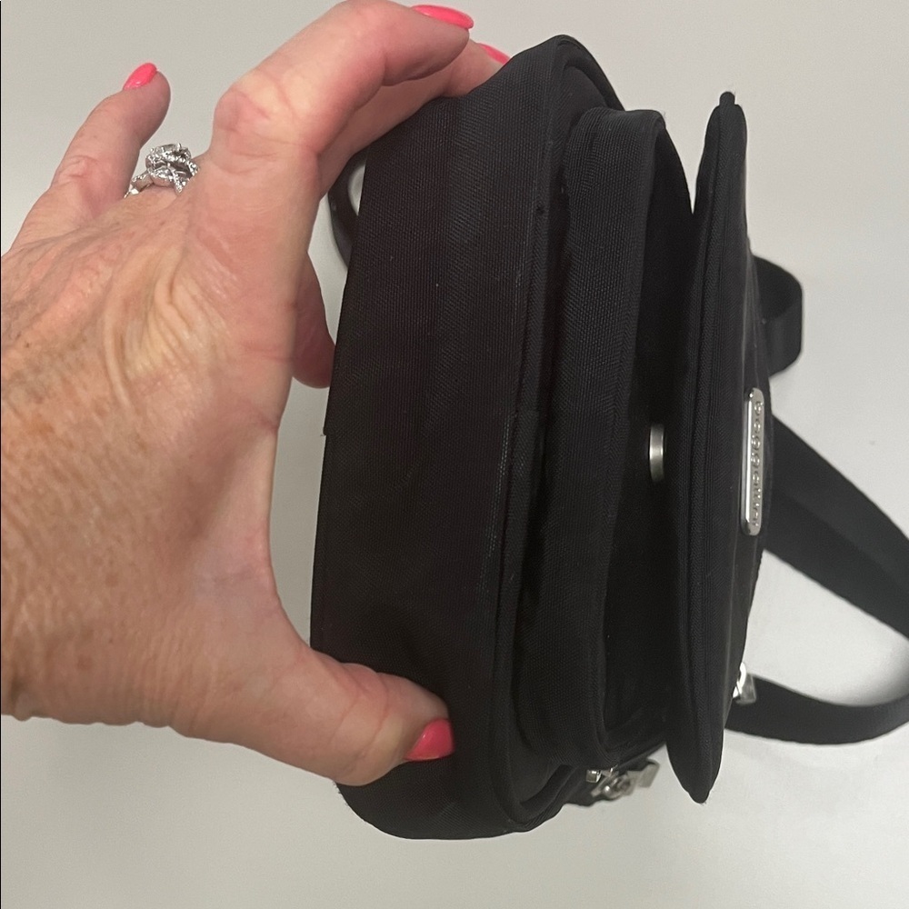 Baggallini Black Messenger Bag unisex item - Picture 10 of 13